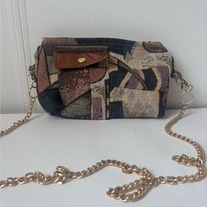 Elegant Tapestry Crossbody Bag with Chain Strap